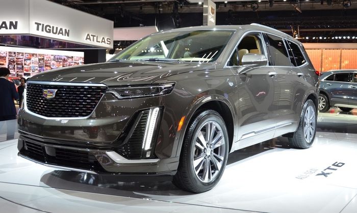 2020 Cadillac XT6 на автосалоне в Детройте