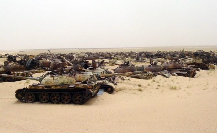 Иракские подбитые танки в пустые Кувейта