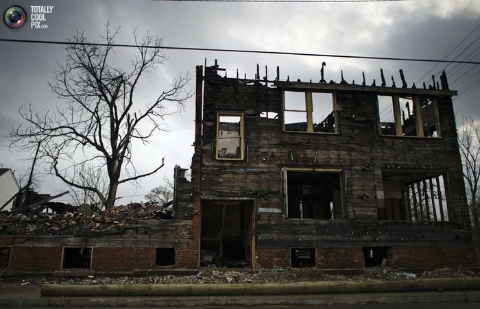 Руины сгоревшего дома в Детройте